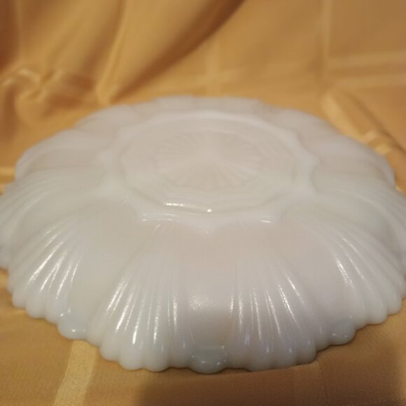 Vintage Anchor Hocking Fire-King dish - Picture 3 of 3